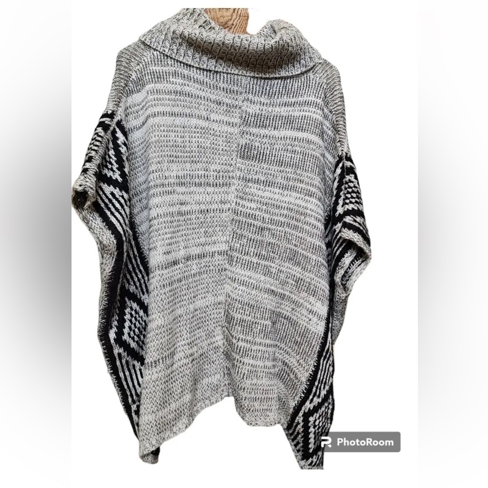 Alya Poncho Sweater Size small Super Soft Cowl Neck Boho